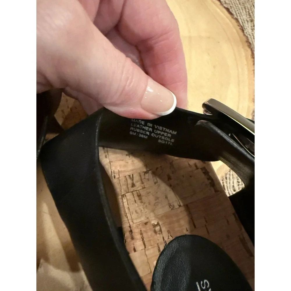 Michael Kors Women's Mk London Buckle Thong Sandal Black Block Heel 6M New - Picture 12 of 14